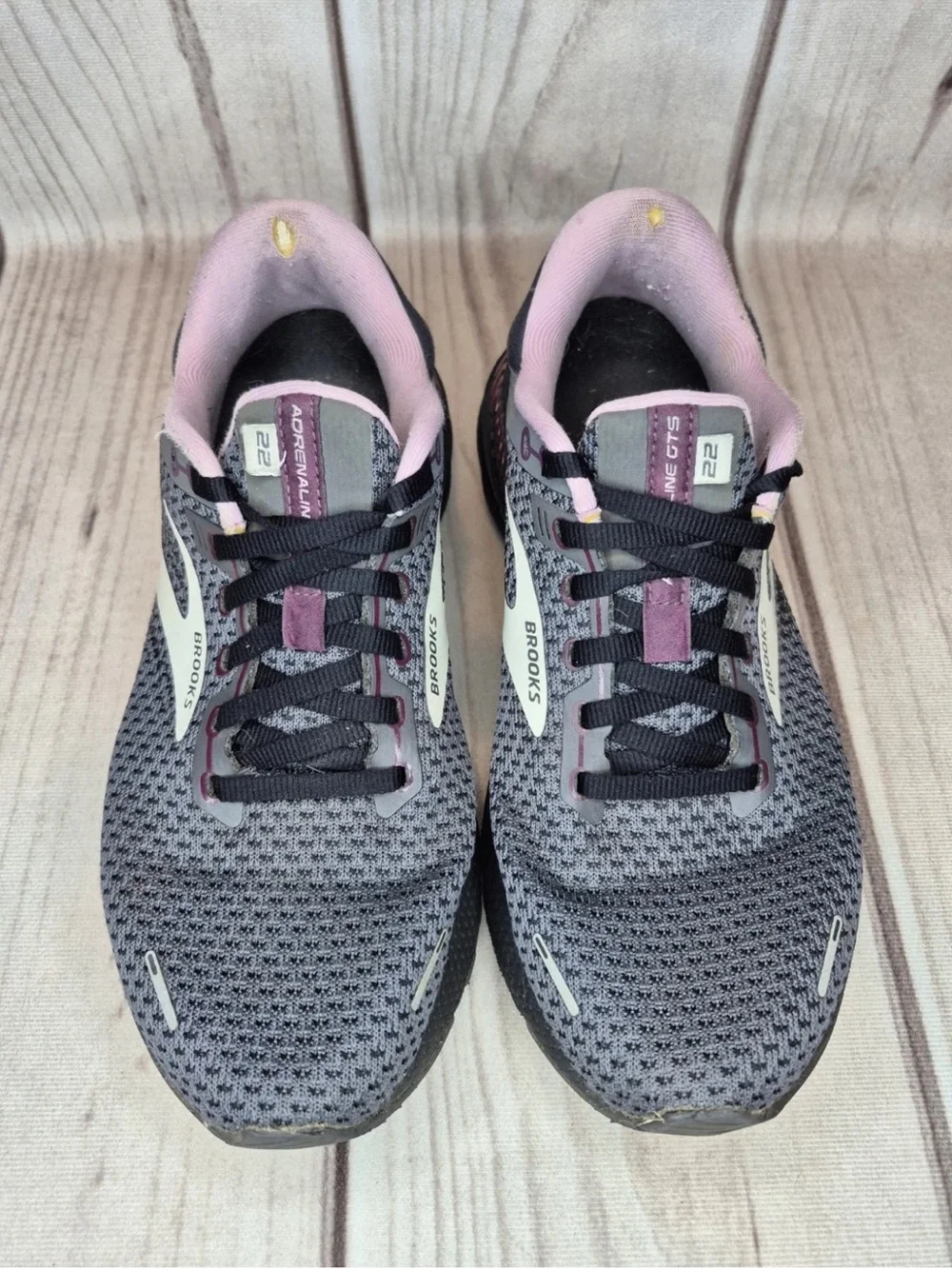 Brooks Adrenaline GTS 22 Women's Size 9D Wide Running Shoes Pearl Black
